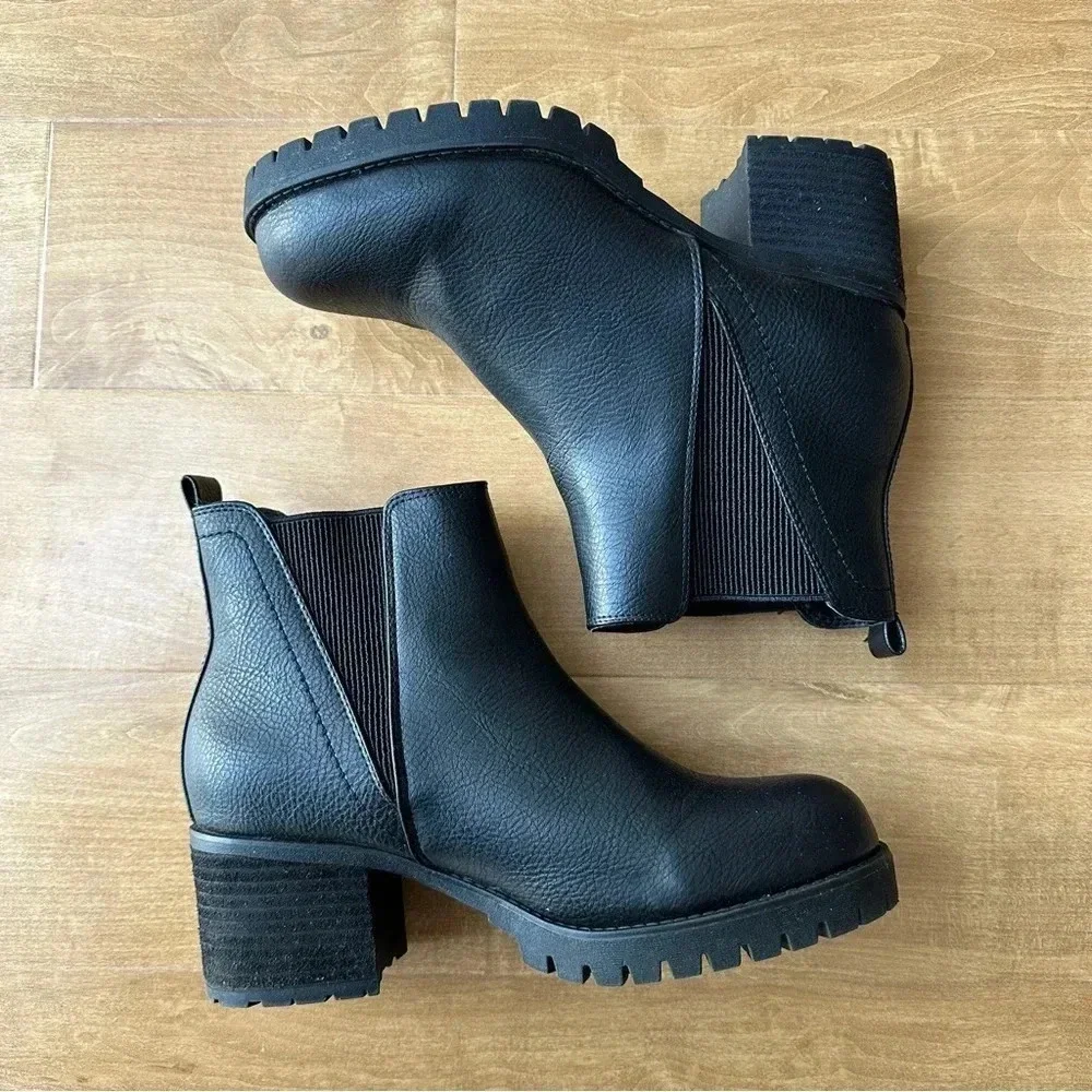 Mia Jody Chelsea Boot, Black, Women’s Heeled Leather Booties, Size 9M